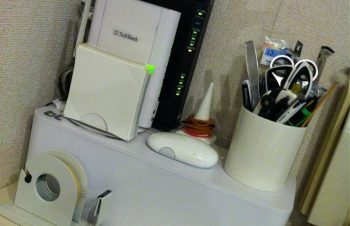 昨日買ってきたBlue Loungeのケーブルボックスを設置してみた。あの乱雑していたコード類がスッキリ！ pic.twitter.com/sEZrepLT