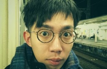 やっぱりスケッチしたりする時はiPadにスタイラス便利ね。 今はSimplismのGrip Touch Penを使っておりますよー http://j.mp/HqAuy6  http://j.mp/HqAxKj 