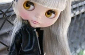 iPadのバックカバー外したらほんとに軽くなったー(´Д` ) これからは裸iPadにコレつける予定！→【Bluelounge】キックス・iPad背面保護ラバーパッド [Kicks] http://bit.ly/I5QDbc 