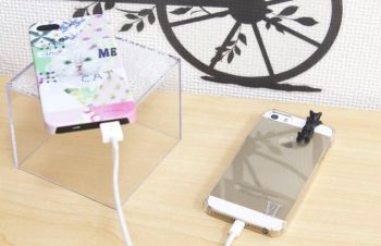 話題のiPhone型バッテリーは女子にもオススメ!可愛いケースでiPhoneとコーデしてみた。 – たのしいiPhone！ AppBank