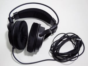 TV用ヘッドホンの長いコードをまとめたい！ blueLounge CableClips | ジユウメモメモ