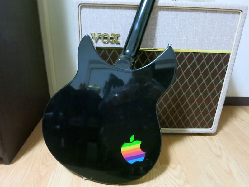 Apple-rickenbacker-vox.jpg