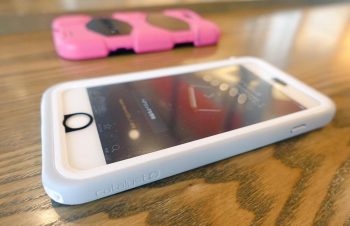 今日からiPhone Plus用の #Catalyst 5m完全防水・防塵・耐衝撃ケース使う！Griffin Survivorよりだいぶ軽くなった。n★Amazon http://t.co/JWChurqMqt http://t.co/gjIqDqVpYM