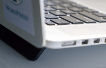 MacBook Pro 15“ Retinaが絶賛熱暴走中！ blueLounge Kickflipで放熱出来るか？