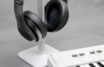 Apple／Macテクノロジー研究所　トリニティ、BlueLoungeのユニバーサルヘッドフォンスタンド「Posto」レポート