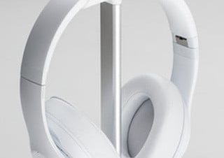 デザインスタジオが手がけたユニバーサルヘッドホンスタンド「Posto」 | マイナビニュース