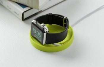 トリニティ、Apple Watch専用シリコン製コースター「Bluelounge Kosta」を新発売。「watchOS 2」の横向きナイトスタンドモードに対応。