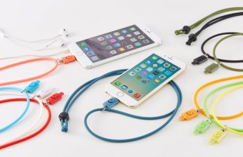 Simplism｜Lightningコネクターに挿し込むだけのネックストラップ