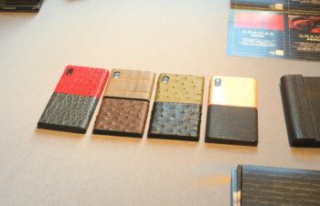 スマホケースメーカーがスマホを作ると……こう来たか！「NuAns NEO」