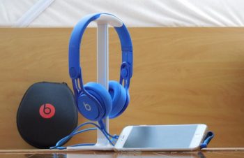 bluelounge のヘッドホンスタンドきました。