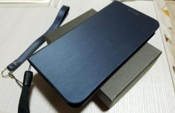 トリニティのiPhoneX用手帳型ケース購入。n念願のスマートセンサー対応！（開閉で画面オンオフ）n純正のレザーフォリオの1/4以下の値段で買えます。nストラップホール付き、スタンドにもなるよ。n蓋はマグネットロック。カードポケッ… https://t.co/tjlBpuGqbF