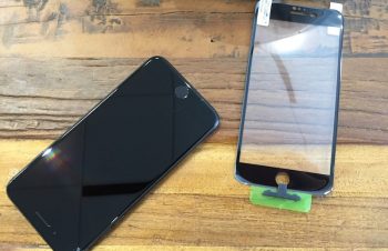 画面割れiPhone、応急処置フィルムで次モデルまで乗り切れるか