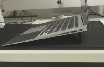 “これはおすすめできますね。程よい角度。
Bluelounge Kickflip MacBook Pro（Air）

https://t.co/91eMDyoFql”
