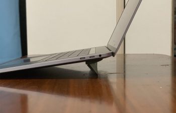 Macbook Proスタンド「Bluelounge Kickflip」熱対策・タイピング効率化に！