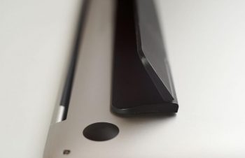 MacBook Proの角度を変えられる「Bluelounge Kickflip」