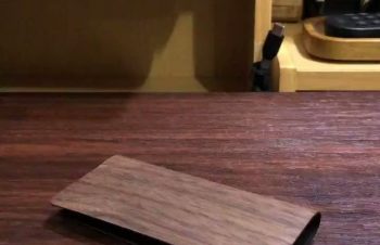 Nuans のマルチケーブルホルダー FOLDKEEPER を購入。ケーブルの通り具合を撮影。