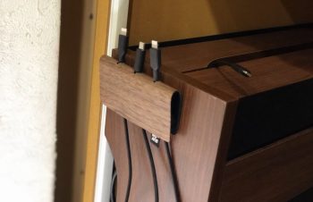 【レビュー】NuAns FOLDKEEPER オシャレなマルチケーブルホルダーで充電ケーブル周りをスッキリ整理！