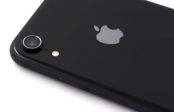 Simplism iPhone XR カメラレンズ保護アルミフレーム レビュー