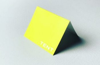 NuAnsシリーズはスマートフォン周りのアイテムが多いんですけど、筆箱や名刺入れなんかも出してます。とくに、FLIPTRAYとか最高ですよ。機能だけじゃなく、価格もすごい。https://t.co/8lTmr4yT6U