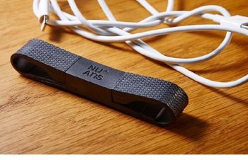 @nanono_KZ おしゃれな充電ケーブルとか、名刺ケースかな。NuAnsというブランドなら、Amazonからも買えるのでおススメです。https://t.co/bJY4tkppps↓の黄色を愛用してます。便利。