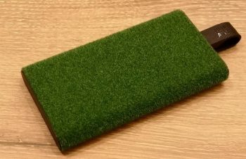 NuAns「TAGPLATE Shibaful Lightning」きめ細やかな芝生に頬ずりしてしまうモバイルバッテリー