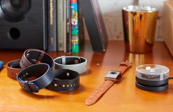 テクノロジーは内側に、ファッションを外側に。24時間365日着用できるリストバンド型ウェアラブルデバイス登場｜weara