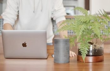 NuAnsのアクセサリーストッカーがケーブルのごちゃごちゃを一掃してくれた