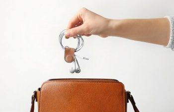 イヤホンホルダーおすすめ12選｜使い方にあったタイプは？かわいい人気キャラクターも