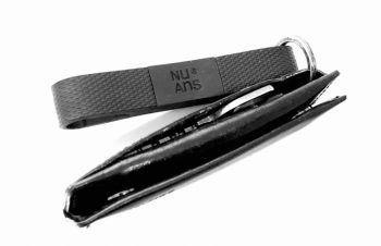 愛用abrAsusコインケースに装着したらカッコイイ?つい自慢したくなっちゃいます?♪機能＆デザインを両立したこのケーブルはさすが『グッドデザイン賞』ですねミニマリストにはたまりません@nuans_jp #NuAns #ニュアンスアンバサダー#Lightning #WORKLIFE #ガジェット #ミニマリスト