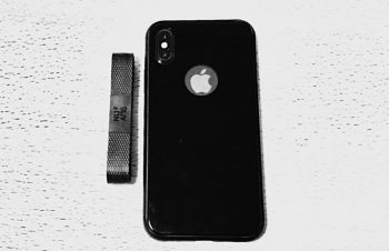 持ち歩きはスタイリッシュに外出先ではモバイルバッテリーにサッと接続して充電したりPCに同期してデータ通信したりとっても便利♪置いた姿もカッコイイ?@nuans_jp #NuAns #ニュアンスアンバサダー#Lightning #BANDWIRE#ガジェット #ミニマリスト#シンプルライフ