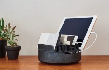 機能性とデザイン性と価格に惚れてCOLONYを買ってからすっかりNuansの虜で家族用含めてこんな変遷で購入してる。COLONYテクスチャーホワイト⇨COLONYテクスチャーブラック⇨FLIPTRAYキャンバスホワイト⇨ COLONYブラック⇨FLIPTRAYスエードグレイ⇨TAGPLATEブラック