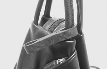 ★★ NuAns（ニュアンス）ライトニングケーブル ★★★BANDWIRE（バンドワイヤー）を愛用リュックに装着すればファッションのアクセントになって気分が上がります?（全４色）@nuans_jp #NuAns #ニュアンスアンバサダー#Lightning #BANDWIRE#ガジェット #ミニマリスト#シンプルライフ