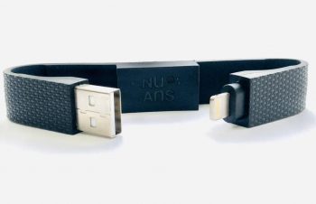 ★★ NuAns（ニュアンス）ライトニングケーブル ★★★USBポートがあればどこでも充電できちゃいます⚡️使っていない時はケーブル両端の金属端子を収納してオシャレアイテムに♪@nuans_jp #NuAns #ニュアンスアンバサダー#Lightning #BANDWIRE#ガジェット #ミニマリスト#シンプルライフ