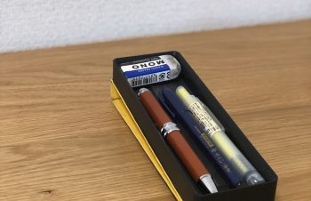 ケアマネージャーの仕事では、自分のデスクが与えられるはず。どんな働く環境にするか楽しみ。ペンケースが@NuAns_jp さんだし、名刺ケースも統一しよう。と思い天王寺にいたからホームページを見てMIOに来たけどもうストアないのね…?