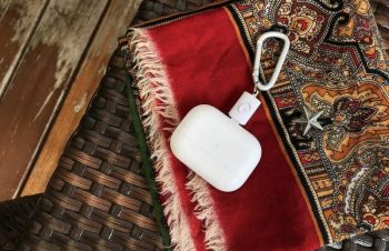 Lightningポートを活用したAirPods用カラビナ風ホルダーが発売