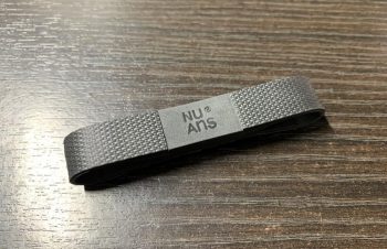 NuAnsさんのLightningケーブル"BANDWIRE"。何だか絵に描いたようなユースケースで申し訳ありませんが、これまで普通に丸めたケーブルをバッテリーと一緒にポーチに突っ込んでいたので、それがメチャメチャスマートになりました。 https://t.co/xd3RzlCIrn @nuans_jp #NuAns #ニュアンスアンバサダー