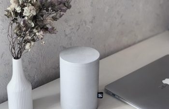 NuAns(@NuAns_jp )様の公式アンバサダーに選んで頂きました…！今後3ヶ月間、製品を提供頂き、投稿していきます。第1回目は、フォルムの美しい「デジタルアクセサリーストッカー」ごちゃごちゃするケーブルなどをスタイリッシュに収納できるのはありがたすぎる〜…?#NuAns #ニュアンスアンバサダー