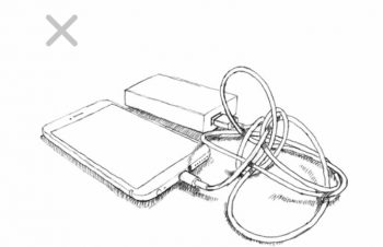 モバイルバッテリーはいつも　NuAnsのTAGPLATE使ってるんだけど、久しぶりに違うモバイルバッテリーを使ってみてビックリ。ケーブルとか色々邪魔。まさにイラストの通りだわ。重ねて持てないって、こんなに使いにくいのね。手元になくて、改めて気づく、あの使いやすさよ。。