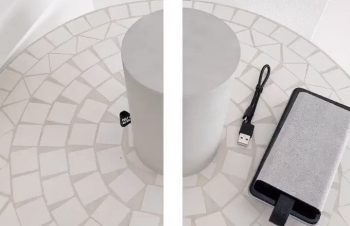 ケーブル収納部分に試しにモバイルバッテリーを入れてみました。フタは閉まりませんが、普段使いするならむしろ開けたままのほうが使いやすそう。電池やSDカードを入れる底の収納は、貴重品を隠す場所にもなりそうです。https://t.co/twdLS0dx2L#NuAns #ニュアンスアンバサダー @nuans_jp https://t.co/v7bjgz0f5s