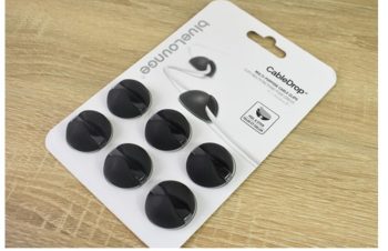 壁にもくっつく可愛いケーブルホルダー！ 紛失防止に役立つ「CableDrop」レビュー