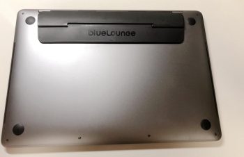 今更ですがBlueloungeのMac用スタンドがめっちゃ良い。・薄いキーボードでも打ちやすくなる・画面の位置が上がり姿勢が良くなる・熱がこもりにくい一回使ったらもう手放せなくなりました。笑ブログは作業時間がどうし… https://t.co/0dz8FfLHkl
