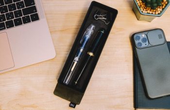 【おしゃれなペントレイ】NuAnsさんのアイテムはデスク周りをおしゃれにすっきりするものが多くて好きです！https://t.co/HV0KXmR98Aこちらはデスクの上ではペントレイ、外ではペンケースとして使用できる… https://t.co/yDFZSOhABW