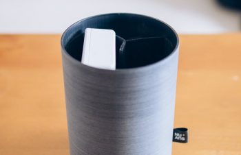 僕の愛用するセンスの良くて遊び心のある生活雑貨たち。① バルミューダ  ザ・ランタン② 12degrees Bookstand③ Ogon アルミカードケース④ NuAns CADDY アクセサリーストッカー https://t.co/F7oVwJVfL0