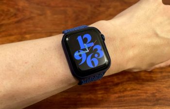 Apple Watchを全面吸着の3Dガラスと極薄ケースでナチュラルに保護