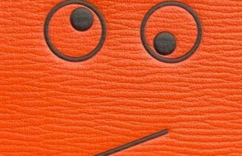 併用だけど持ち運びように @bluelounge のkickflipもMacBook Proに貼ってある。https://t.co/9Pf1dByYb3 https://t.co/GPgixee6e9