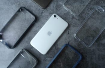 iPhone SE（第3世代）におすすめしたいSimplismのケースとフィルムをご紹介します
