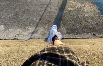 携帯業界おすすめiPhoneケースSimplismのAir realつけてるか着けてないかわかんないくらい薄くてmegsafeアクセサリも問題なく使えました。インスタの広告で有名なフロストエアより薄くて軽くて安い！ただ防御力は… https://t.co/DRQbWinAA4