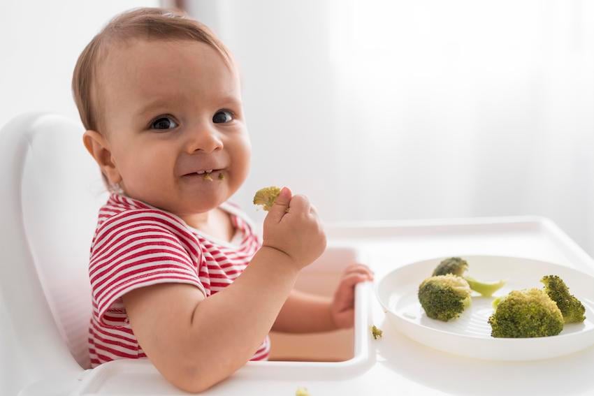 Adorable-baby-playing-with-food-1.jpg