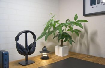 【Bluelounge】ミニマムなデザインがおしゃれなヘッドフォンスタンド｜Bluelounge Posto 2.0