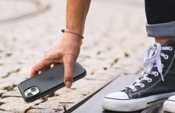 スマホ落とす人にはCatalystのミルスペックなiPhoneケースがいいかも。3mの耐衝撃性能だって